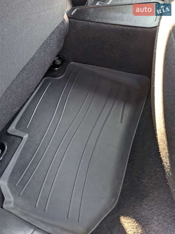 Хэтчбек Nissan Leaf 2016 в Ровно