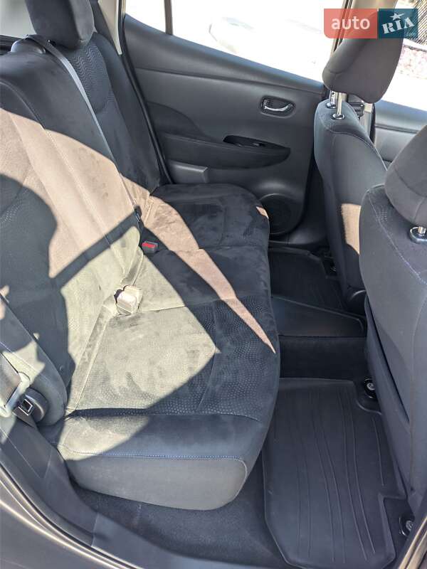 Хэтчбек Nissan Leaf 2016 в Ровно