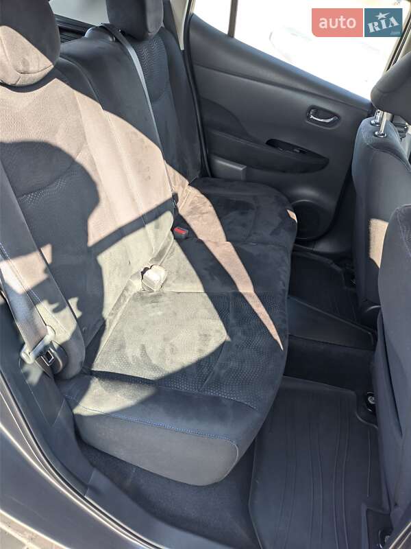 Хэтчбек Nissan Leaf 2016 в Ровно