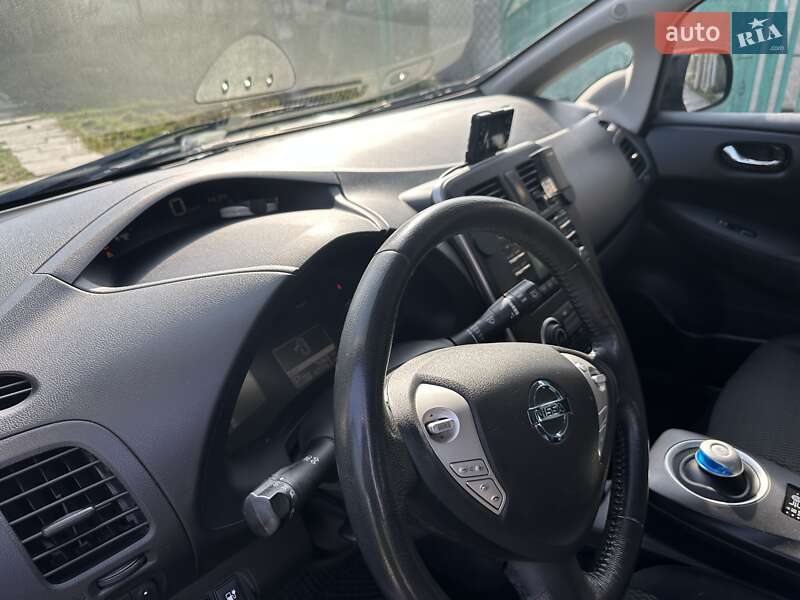 Хэтчбек Nissan Leaf 2014 в Львове