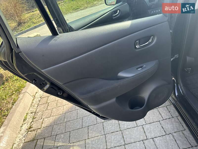 Хэтчбек Nissan Leaf 2014 в Львове