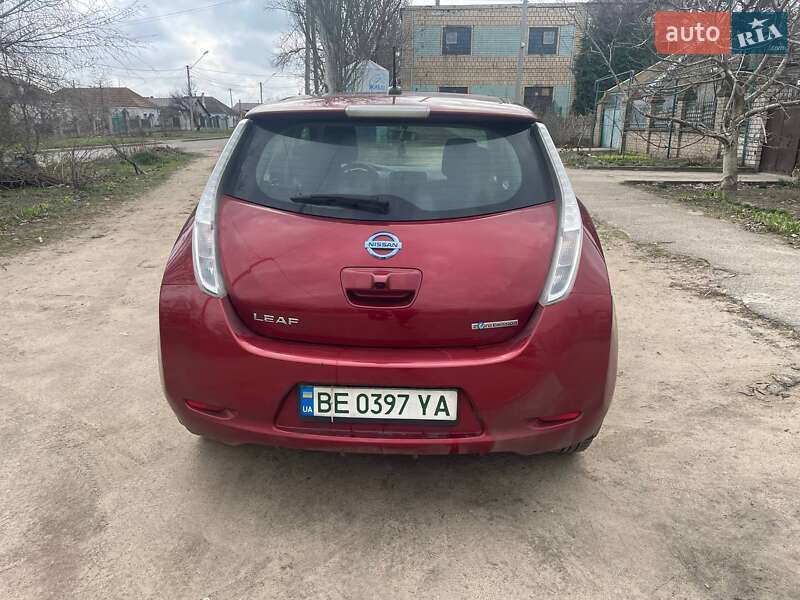 Хетчбек Nissan Leaf 2015 в Миколаєві