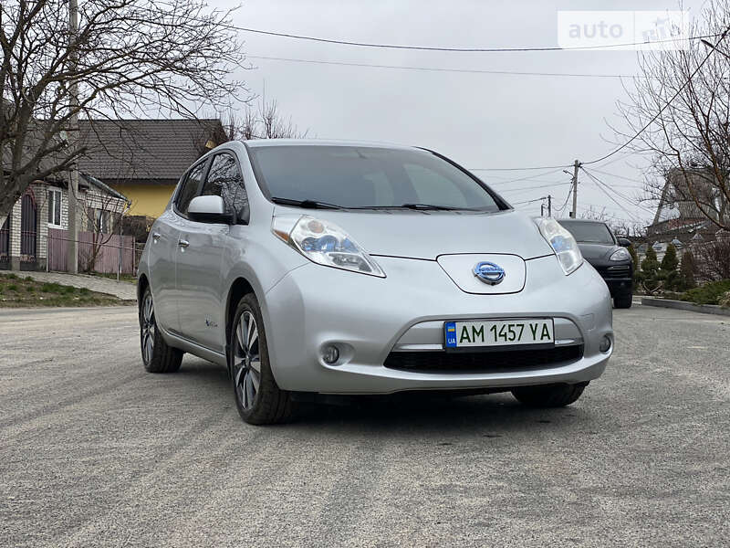 Хетчбек Nissan Leaf 2015 в Житомирі