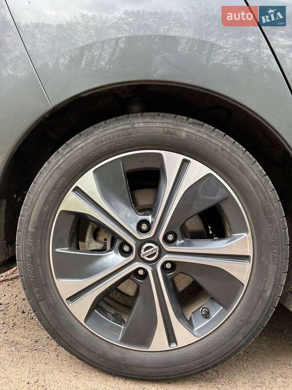 Хэтчбек Nissan Leaf 2018 в Сумах