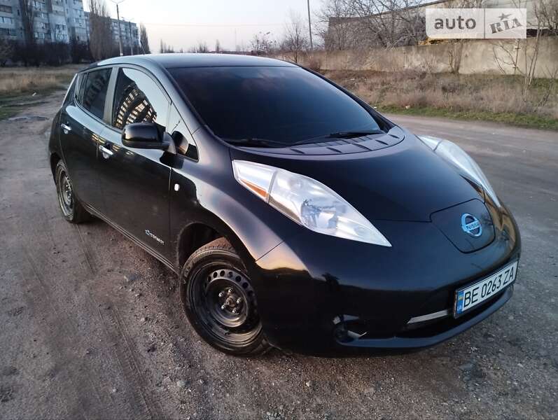 Хэтчбек Nissan Leaf 2013 в Николаеве