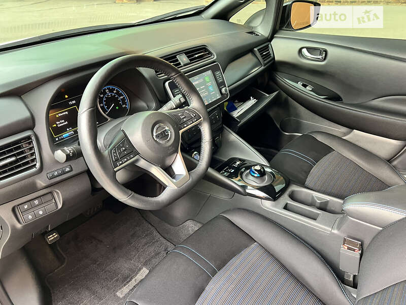 Хэтчбек Nissan Leaf 2022 в Одессе