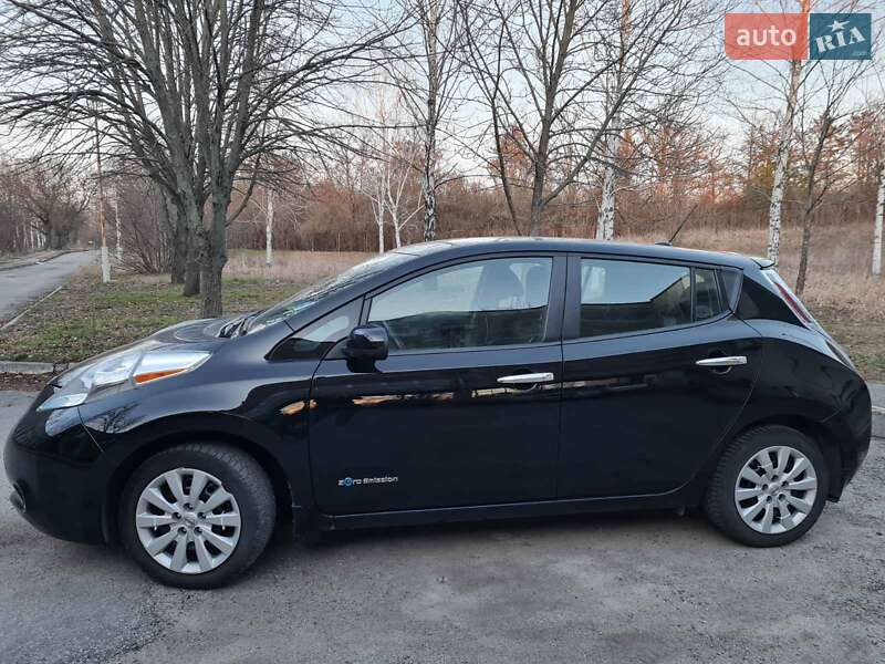 Хэтчбек Nissan Leaf 2013 в Светловодске