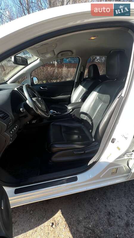 Хетчбек Nissan Leaf 2014 в Запоріжжі