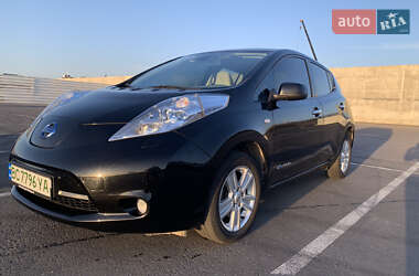 Хетчбек Nissan Leaf 2011 в 