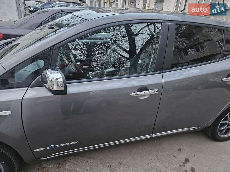 Хэтчбек Nissan Leaf 2013 в Измаиле