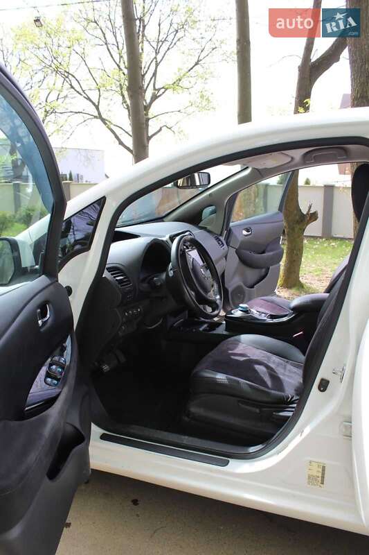 Хетчбек Nissan Leaf 2016 в Ужгороді