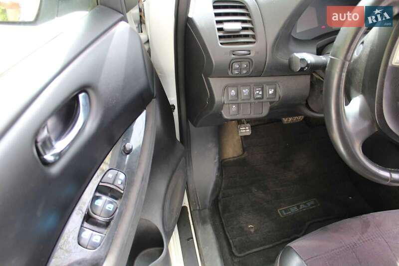 Хетчбек Nissan Leaf 2016 в Ужгороді