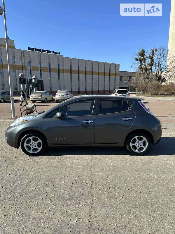 Хетчбек Nissan Leaf 2013 в Харкові