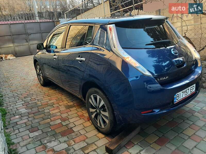 Хетчбек Nissan Leaf 2015 в Нових Санжарах