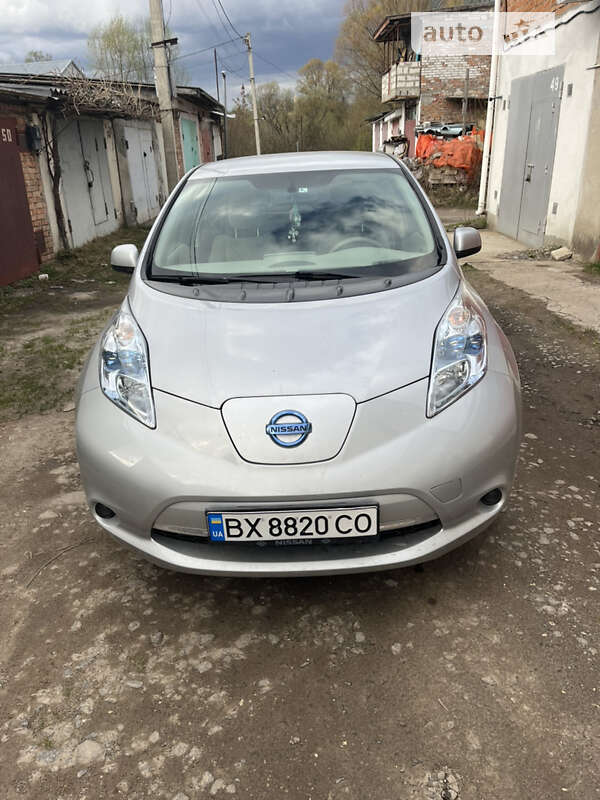 Хетчбек Nissan Leaf 2012 в Хмельницькому