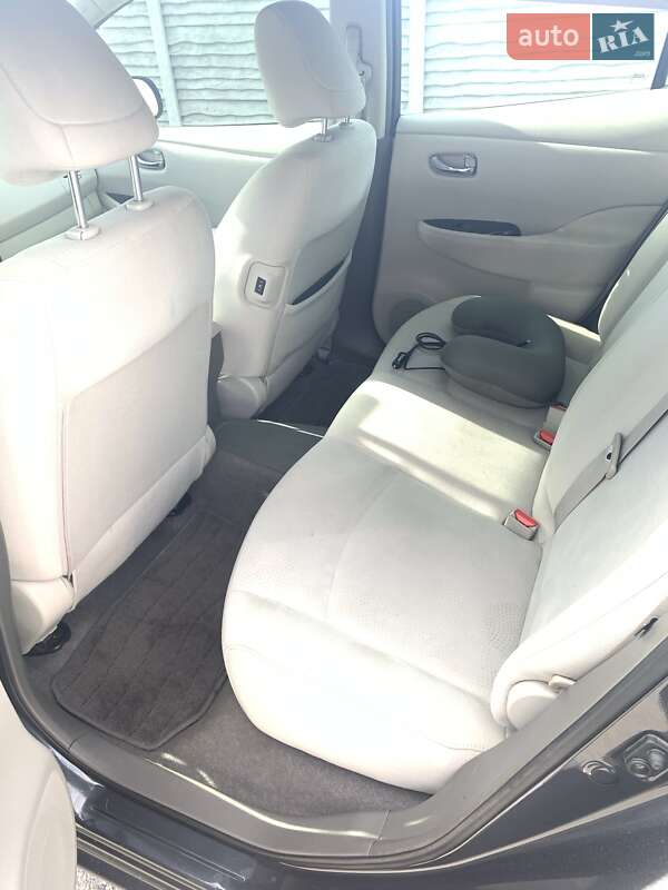 Хэтчбек Nissan Leaf 2013 в Днепре