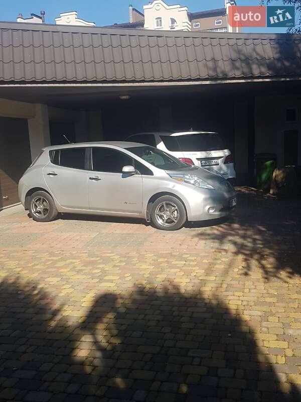 Хетчбек Nissan Leaf 2013 в Києві
