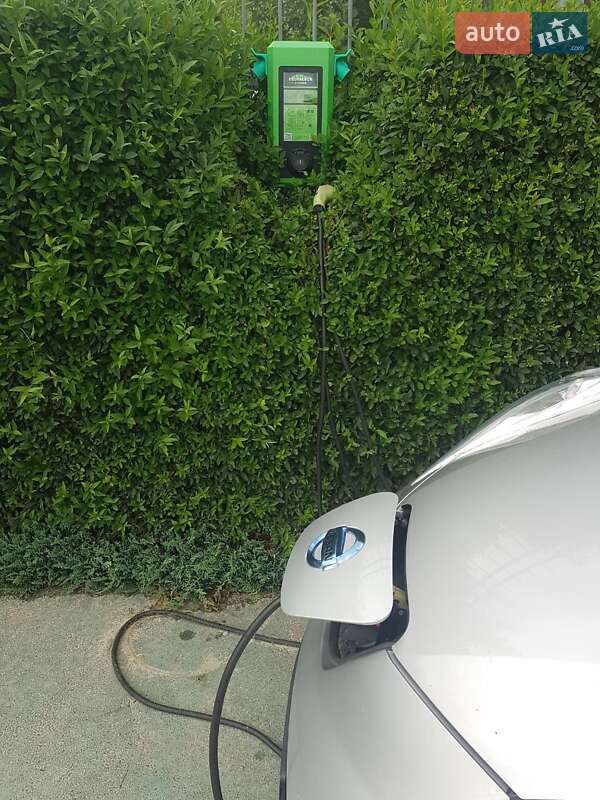 Хетчбек Nissan Leaf 2013 в Києві