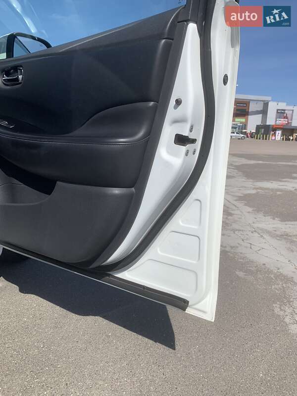 Хетчбек Nissan Leaf 2013 в Одесі