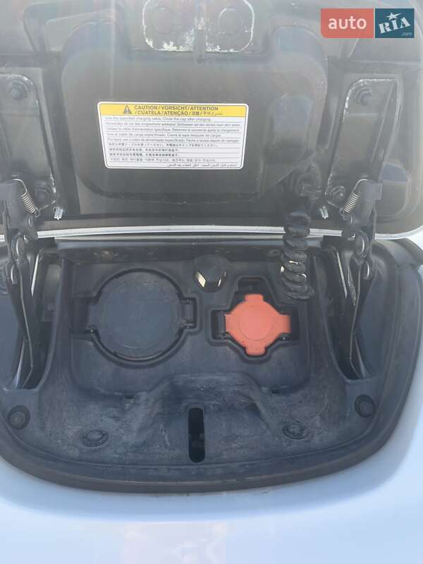 Хетчбек Nissan Leaf 2013 в Одесі