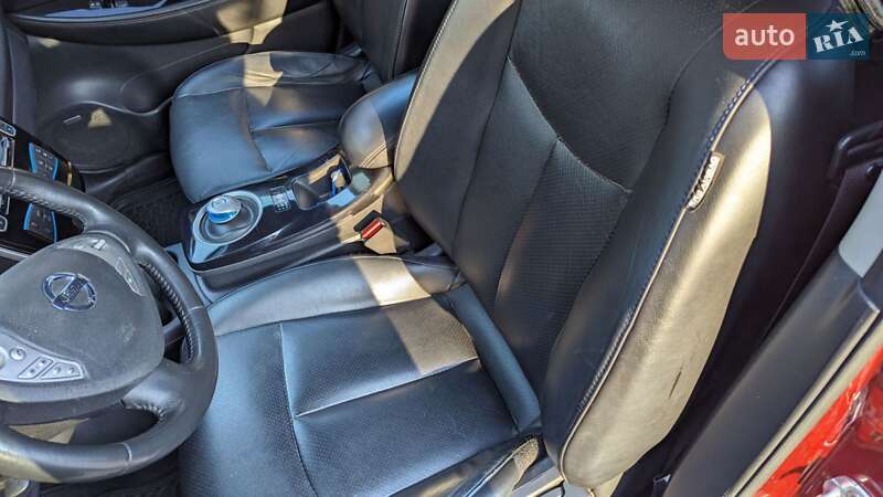 Хэтчбек Nissan Leaf 2014 в Мукачево