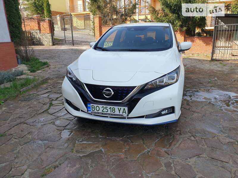 Хэтчбек Nissan Leaf 2021 в Тернополе