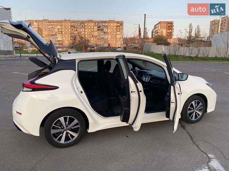 Хэтчбек Nissan Leaf 2018 в Одессе