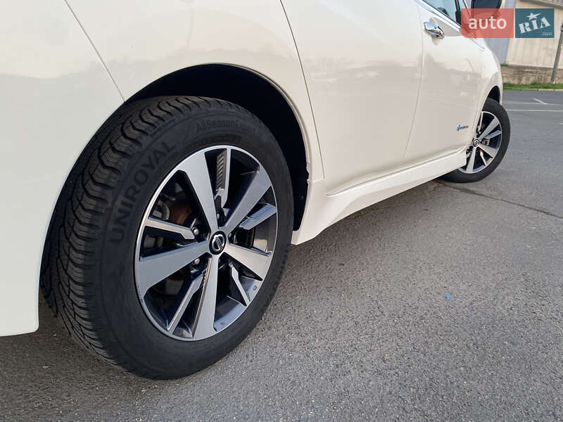 Хэтчбек Nissan Leaf 2018 в Одессе