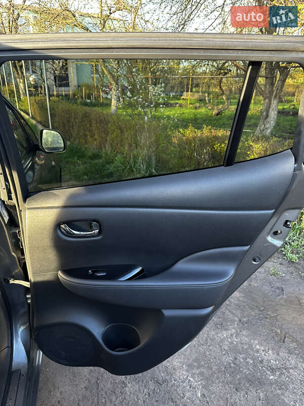 Хэтчбек Nissan Leaf 2013 в Житомире