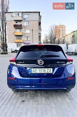 Хэтчбек Nissan Leaf 2019 в 