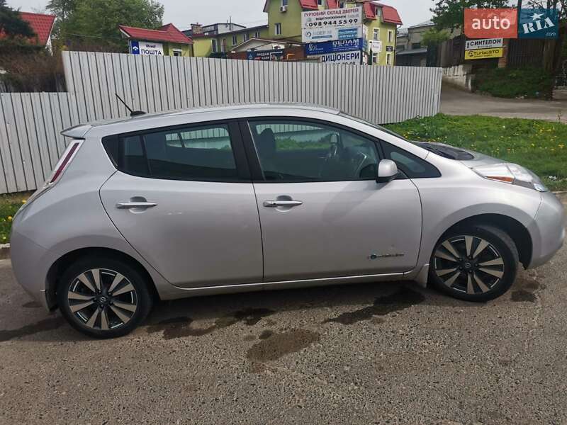 Хэтчбек Nissan Leaf 2016 в Львове