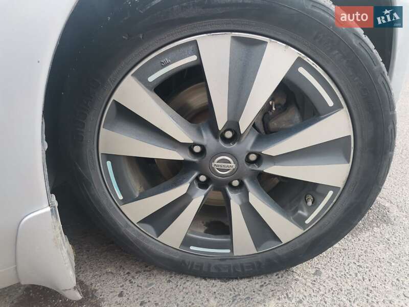 Хэтчбек Nissan Leaf 2016 в Львове
