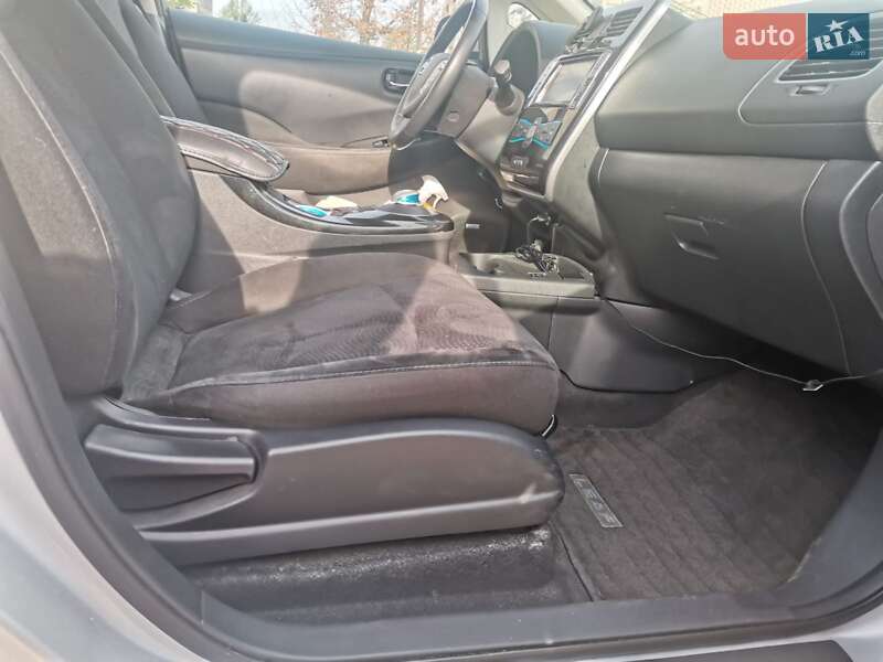 Хэтчбек Nissan Leaf 2016 в Львове