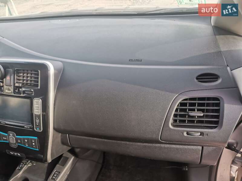 Хэтчбек Nissan Leaf 2016 в Львове