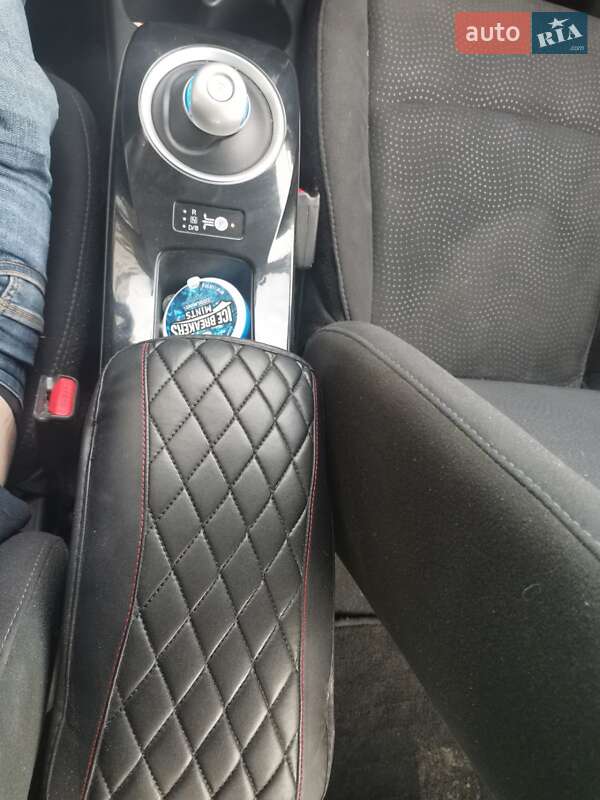 Хэтчбек Nissan Leaf 2016 в Львове