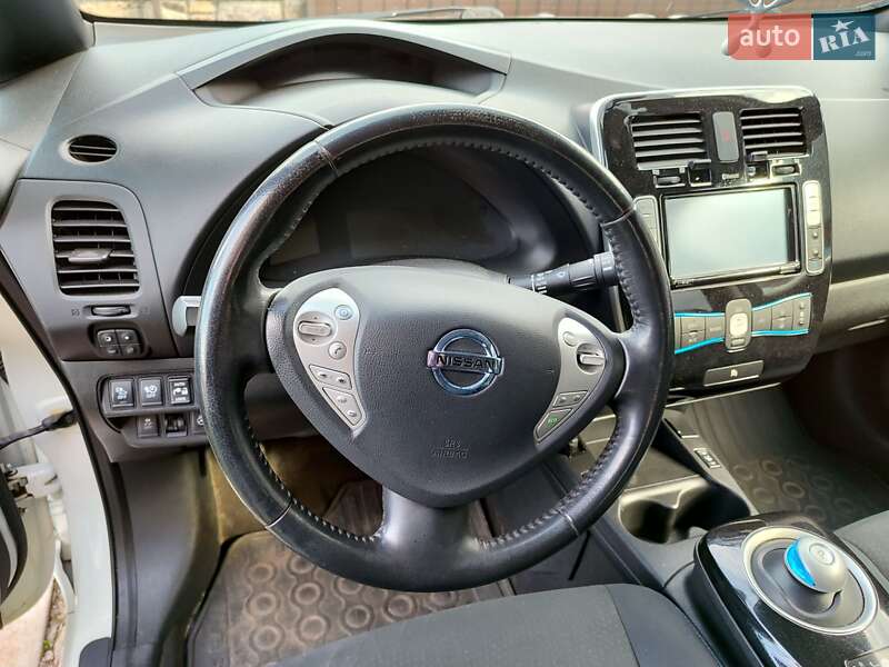 Хэтчбек Nissan Leaf 2015 в Виннице