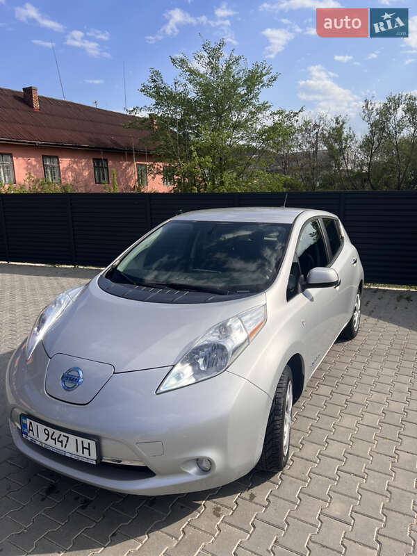 Хетчбек Nissan Leaf 2015 в Глибокій
