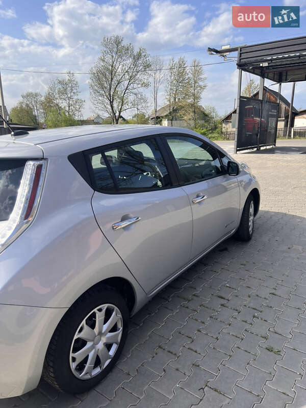Хетчбек Nissan Leaf 2015 в Глибокій