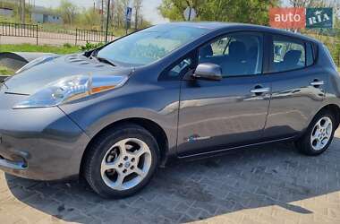 Хэтчбек Nissan Leaf 2013 в 