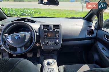 Хэтчбек Nissan Leaf 2013 в 