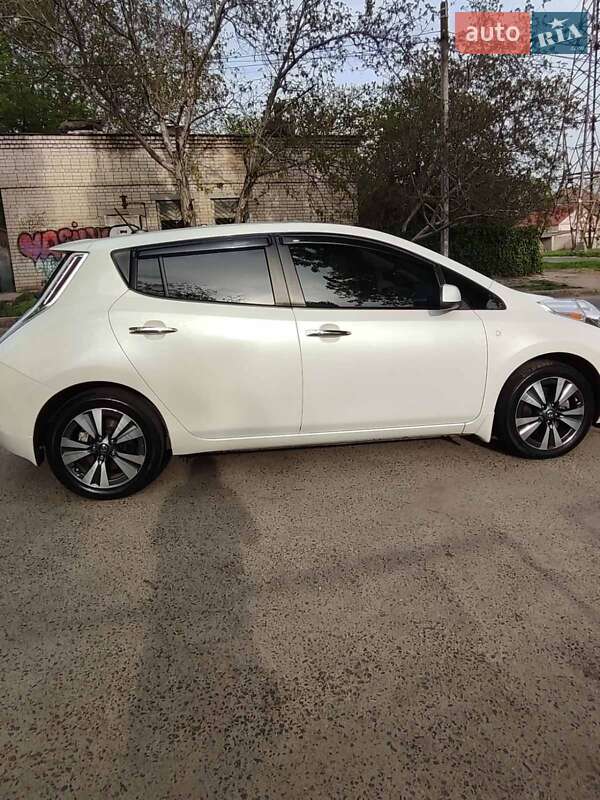 Хетчбек Nissan Leaf 2015 в Одесі