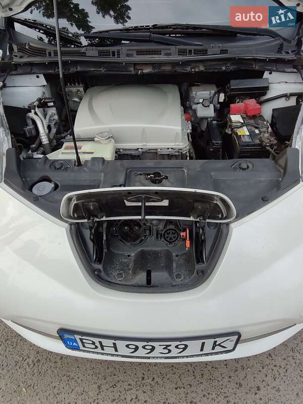Хетчбек Nissan Leaf 2015 в Одесі