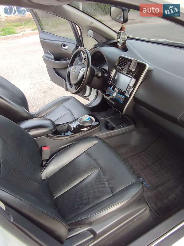 Хетчбек Nissan Leaf 2015 в Одесі