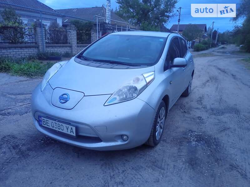 Хэтчбек Nissan Leaf 2015 в Николаеве