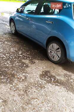 Хэтчбек Nissan Leaf 2015 в Ужгороде