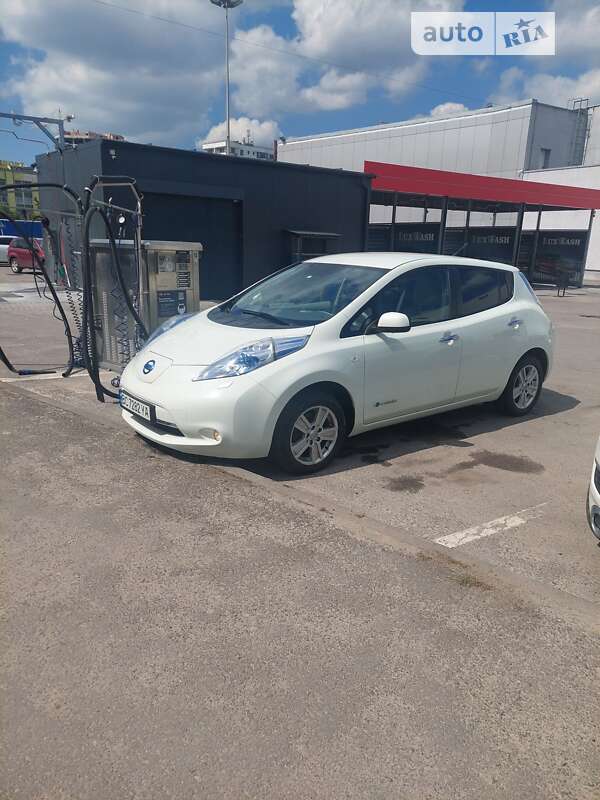 Хэтчбек Nissan Leaf 2013 в Львове