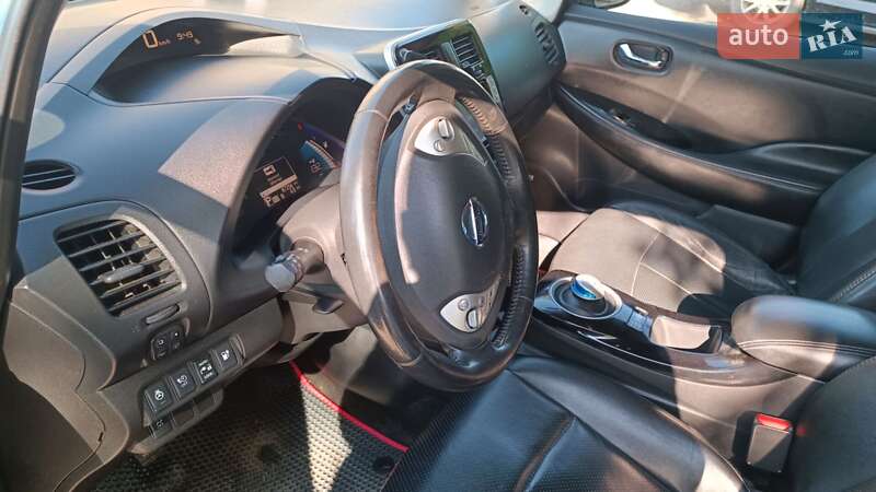 Хэтчбек Nissan Leaf 2015 в Ивано-Франковске