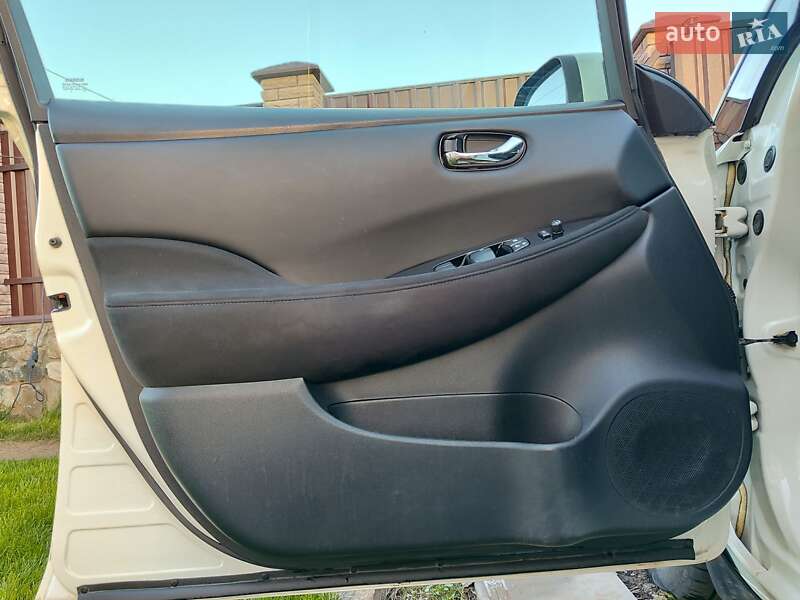 Хэтчбек Nissan Leaf 2015 в Виннице