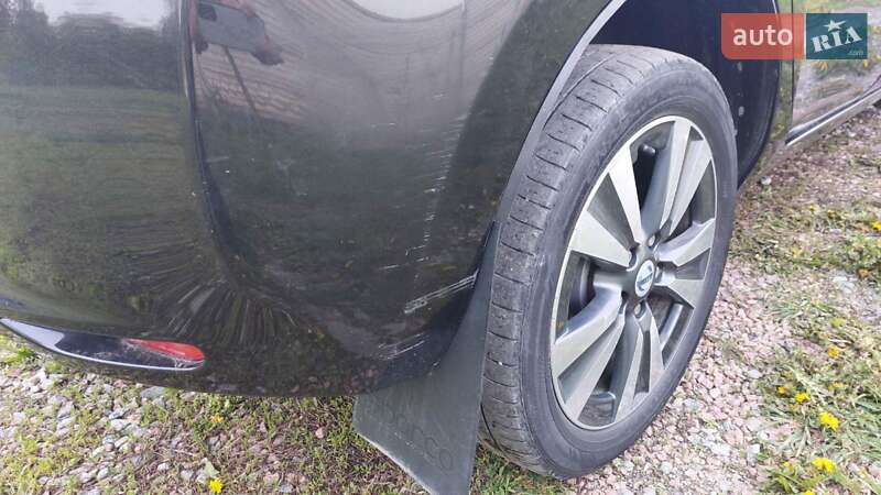 Хетчбек Nissan Leaf 2014 в Житомирі