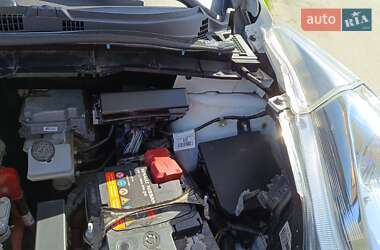 Хэтчбек Nissan Leaf 2015 в 